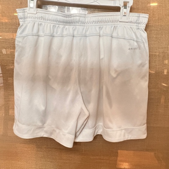 Women's Nike Dri-FIT Tempo Shorts - Picture 3 of 8